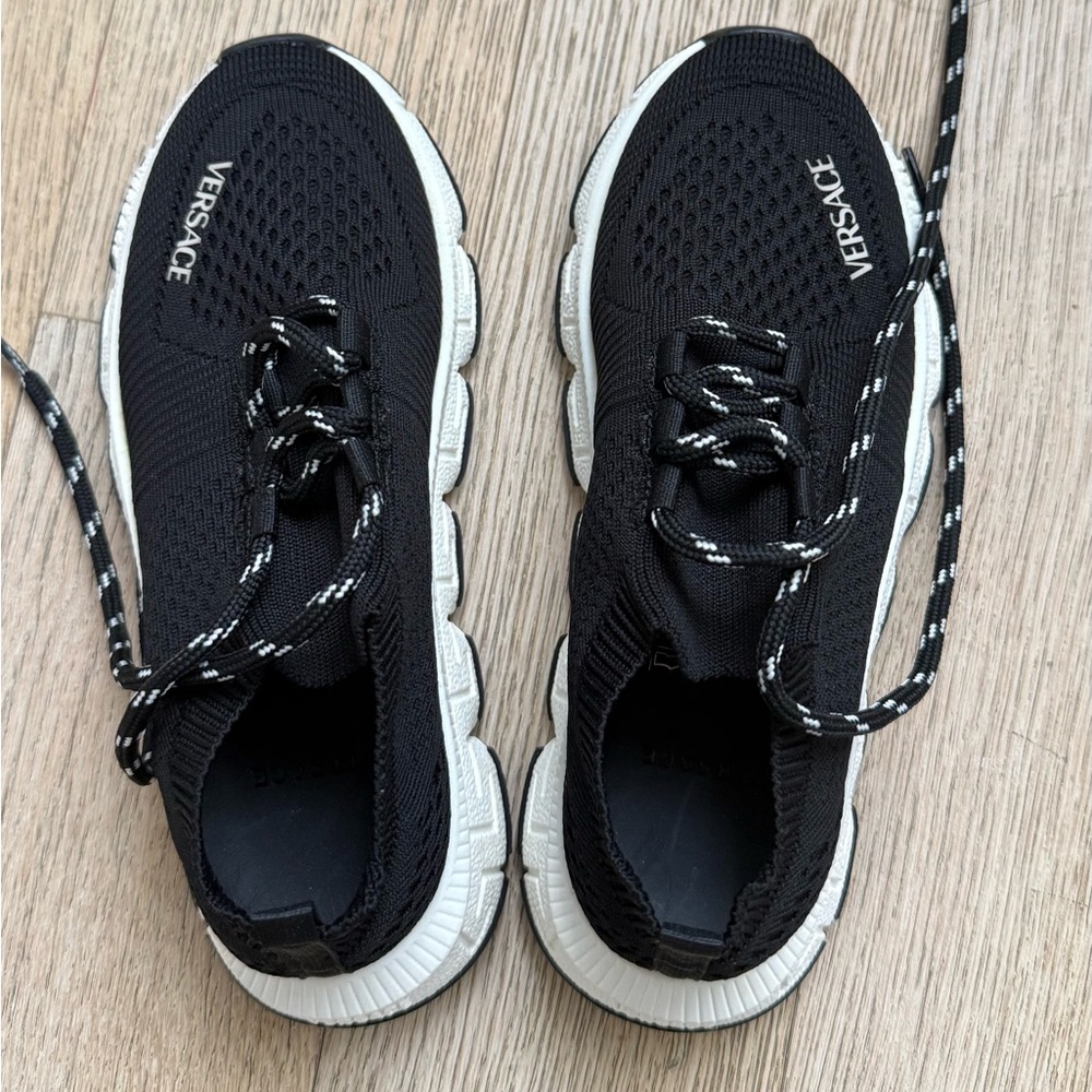 Versace brand new little kids low top sneakers in black white size 1